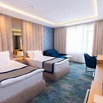 Admiral Golden Sands