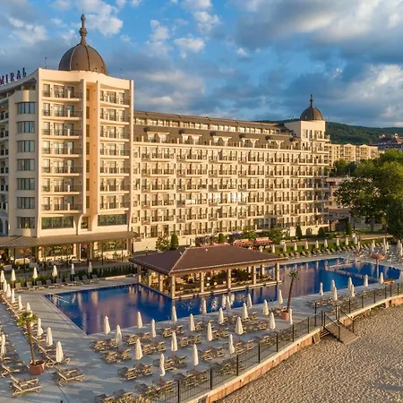 адмирал - ултра ол инклузив и частен плаж Хотел 5*