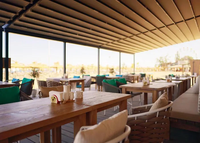 Admiral Golden Sands